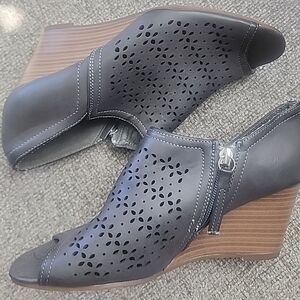 Elegant Black Women's Shoes